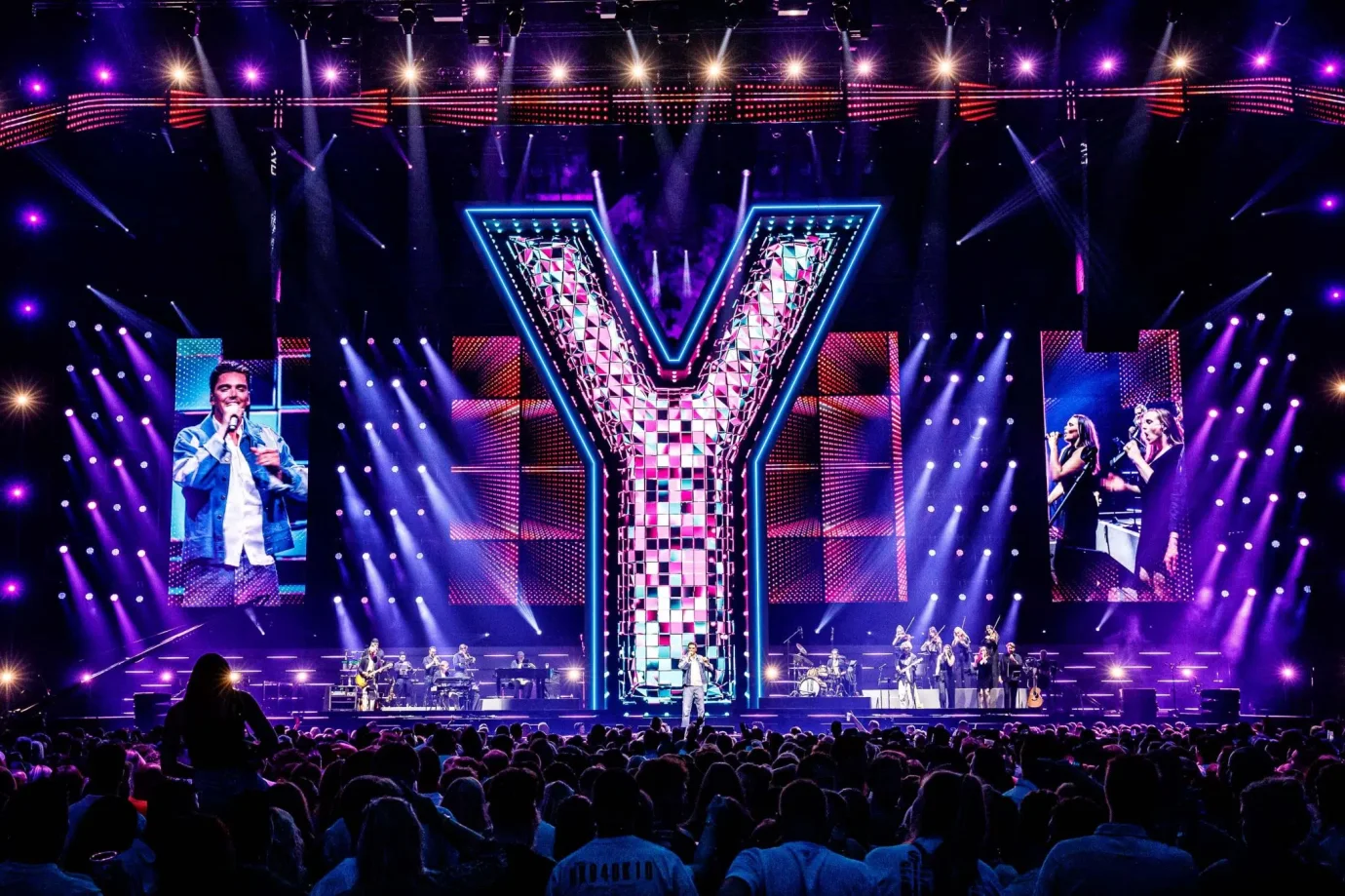 yves-berendse-concert-at-ziggo-dome-y-shape-is-infiled-ar3-9-photo-by-bart-heemskerk-1.jpg